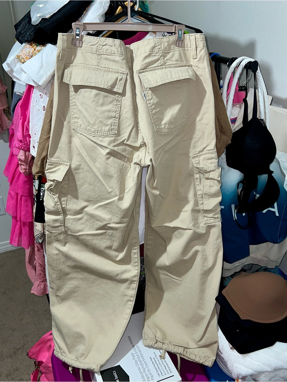 Levi’s Woman’s 94 Baggy Cargo Pants Bundle - Picture 7 of 16